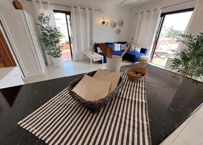 Paradise Seaview * אדחה