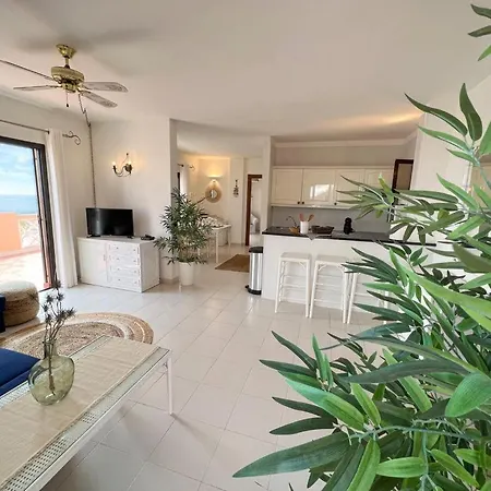דירה Paradise Seaview אדחה